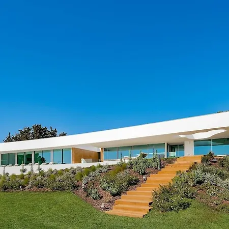 Luxury Oceanside Villa *